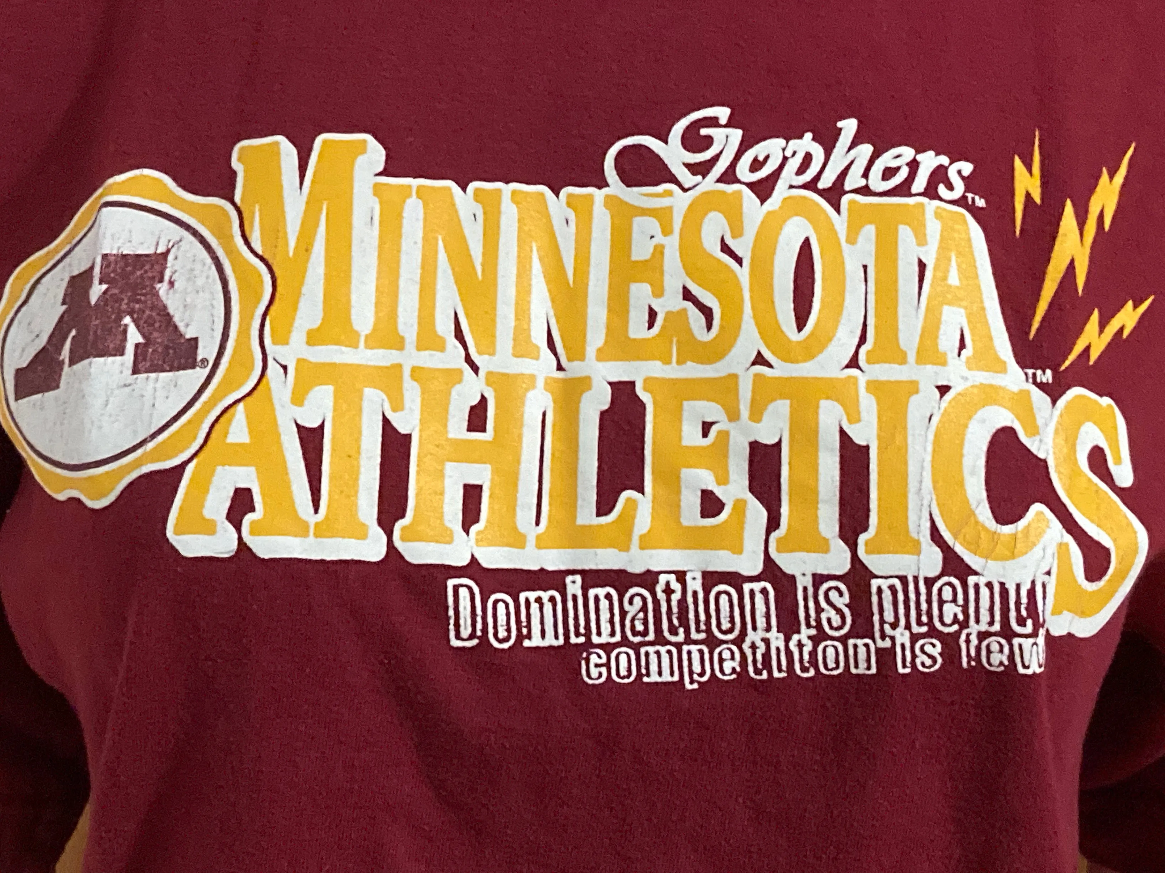 ADIDAS "MINNESOTA GOLDEN GOPHERS" DOMINATION IS PLENTY COMPETITION IS FEW FOOTBALL Graphic Print Kids Youth Unisex T-Shirt Tee Shirt L Large Lrg Maroon Shirt