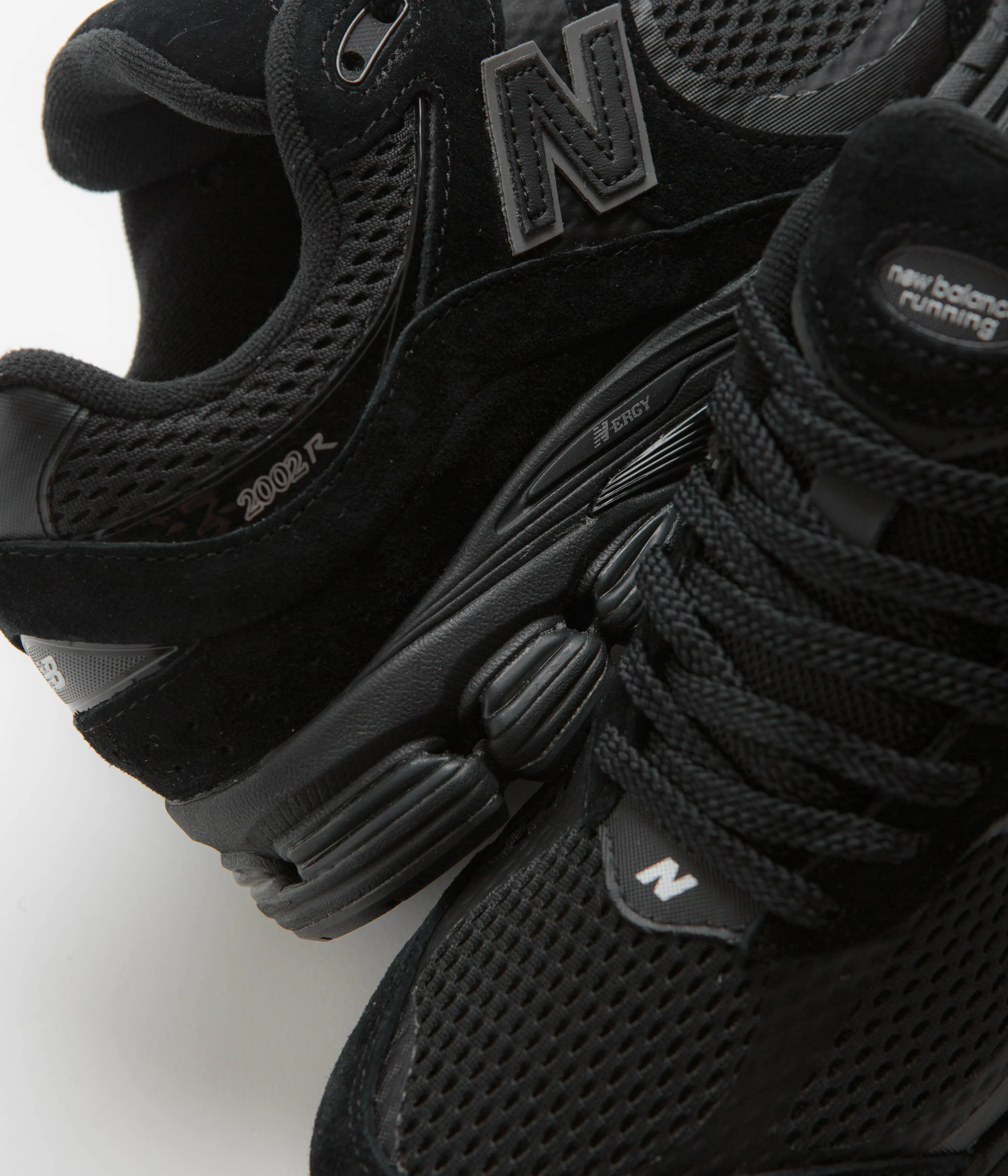 New Balance 2002R Shoes - Black / Black Metallic