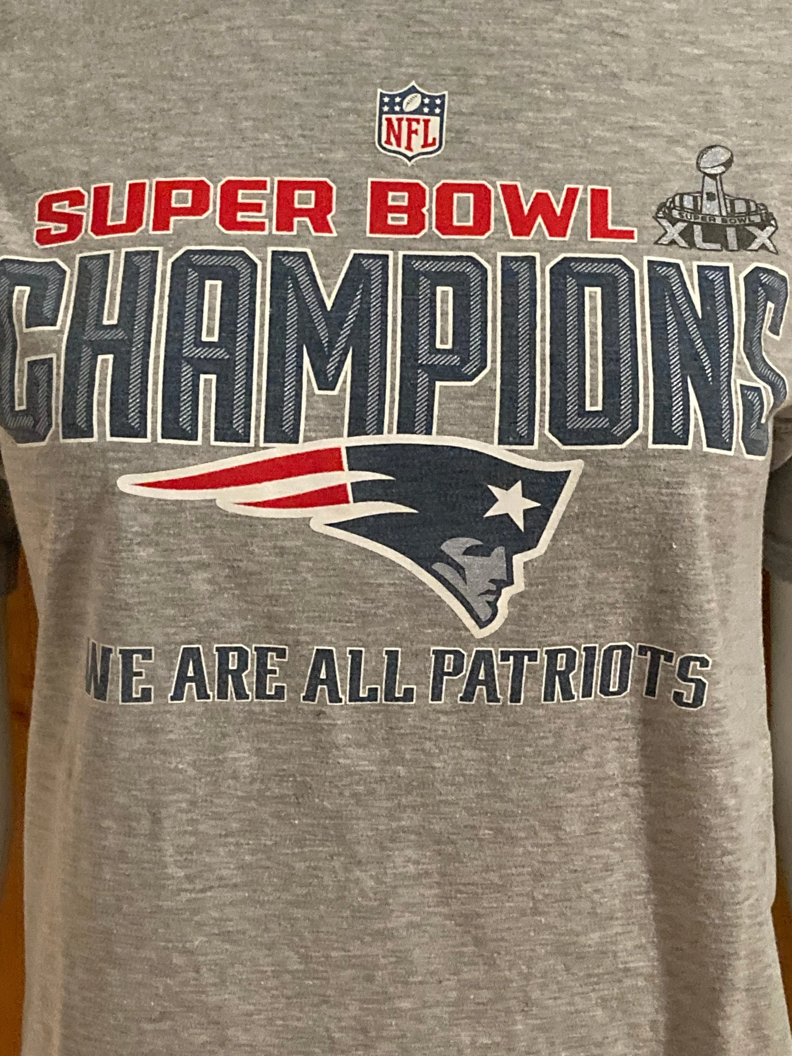 NFL "NEW ENGLAND PATRIOTS XLIX CHAMPIONS" Graphic Print Kids Youth Unisex T-Shirt Tee Shirt XL Xtra Extra Large Gray