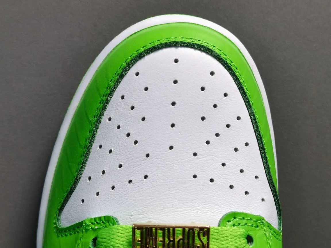 NIKE SB DUNK x SUPREME STARS MEAN GREEN