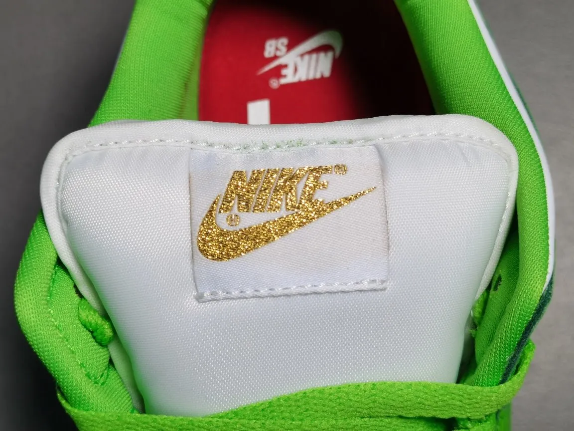 NIKE SB DUNK x SUPREME STARS MEAN GREEN