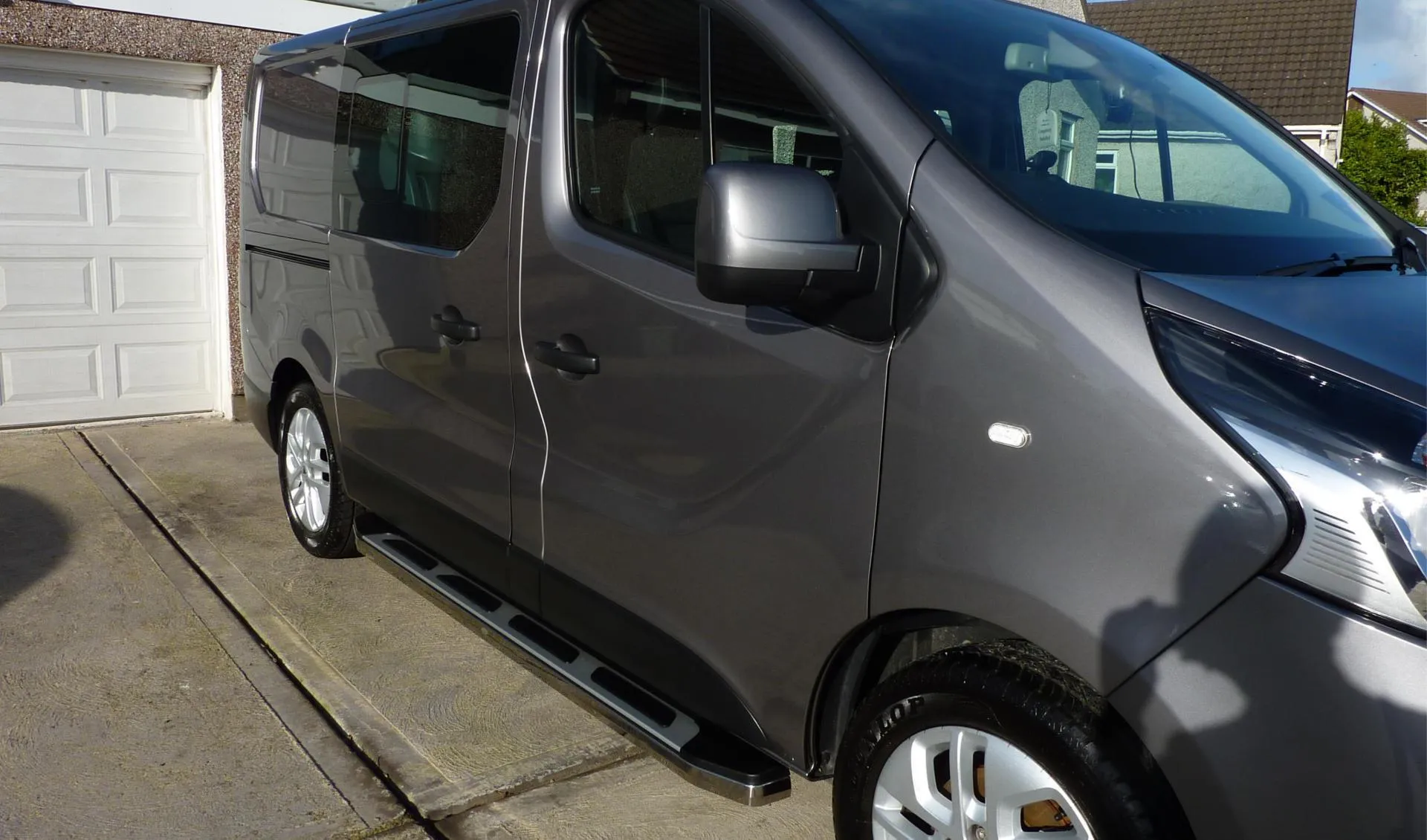 Suburban Side Steps Running Boards for Renault Trafic SWB 2014 