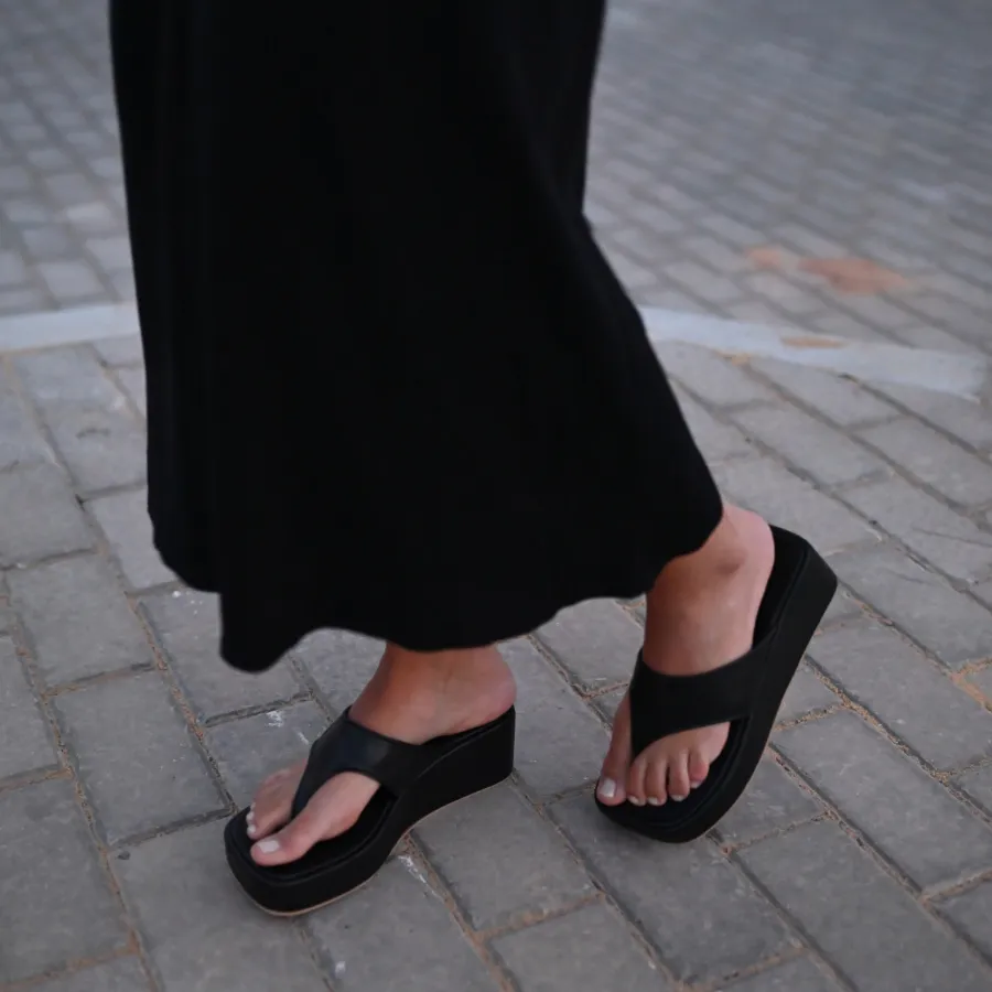 VOLUMINOSA BLACK SLIPPERS